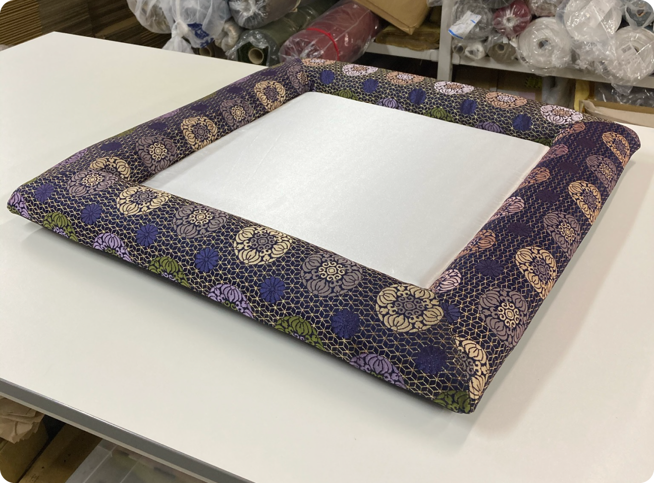 お寺の檀家さんが使用する座布団を製作